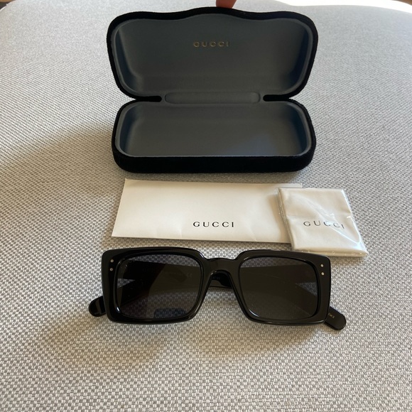 Gucci - sunglasses